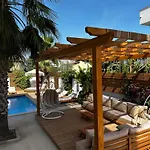 Kuburi Hotel